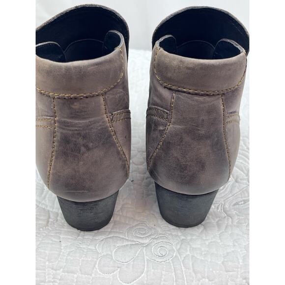 Born Women's Size 7.5 Tan Leather Low Heel Slip On Ankle Booties - Picture 9 of 11